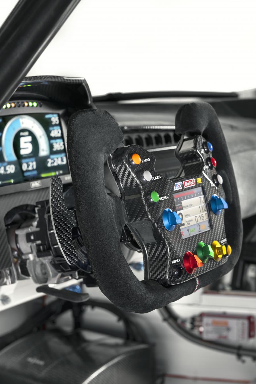 Панель приборов Lotus Evora GT4 Concept 2019 года  (фото 25 из 30)